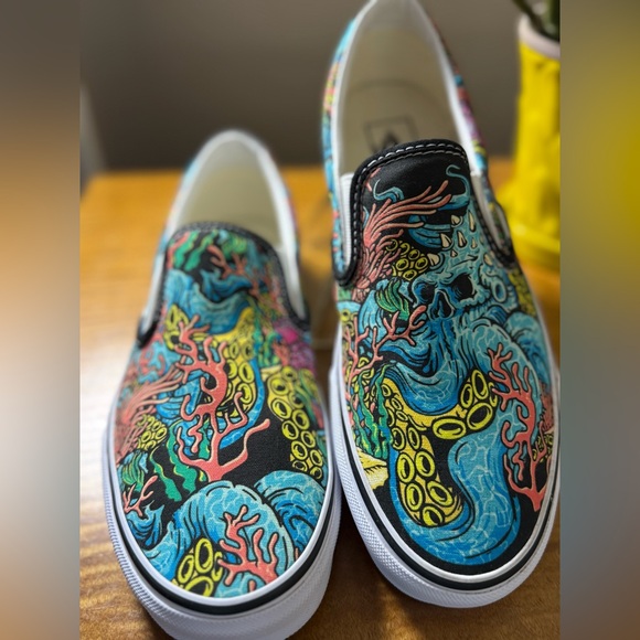 VANS Underwater Coral Octopus Slip-Ons Unisex, Size 7.5 m 9 W Limited Edition - Picture 3 of 9